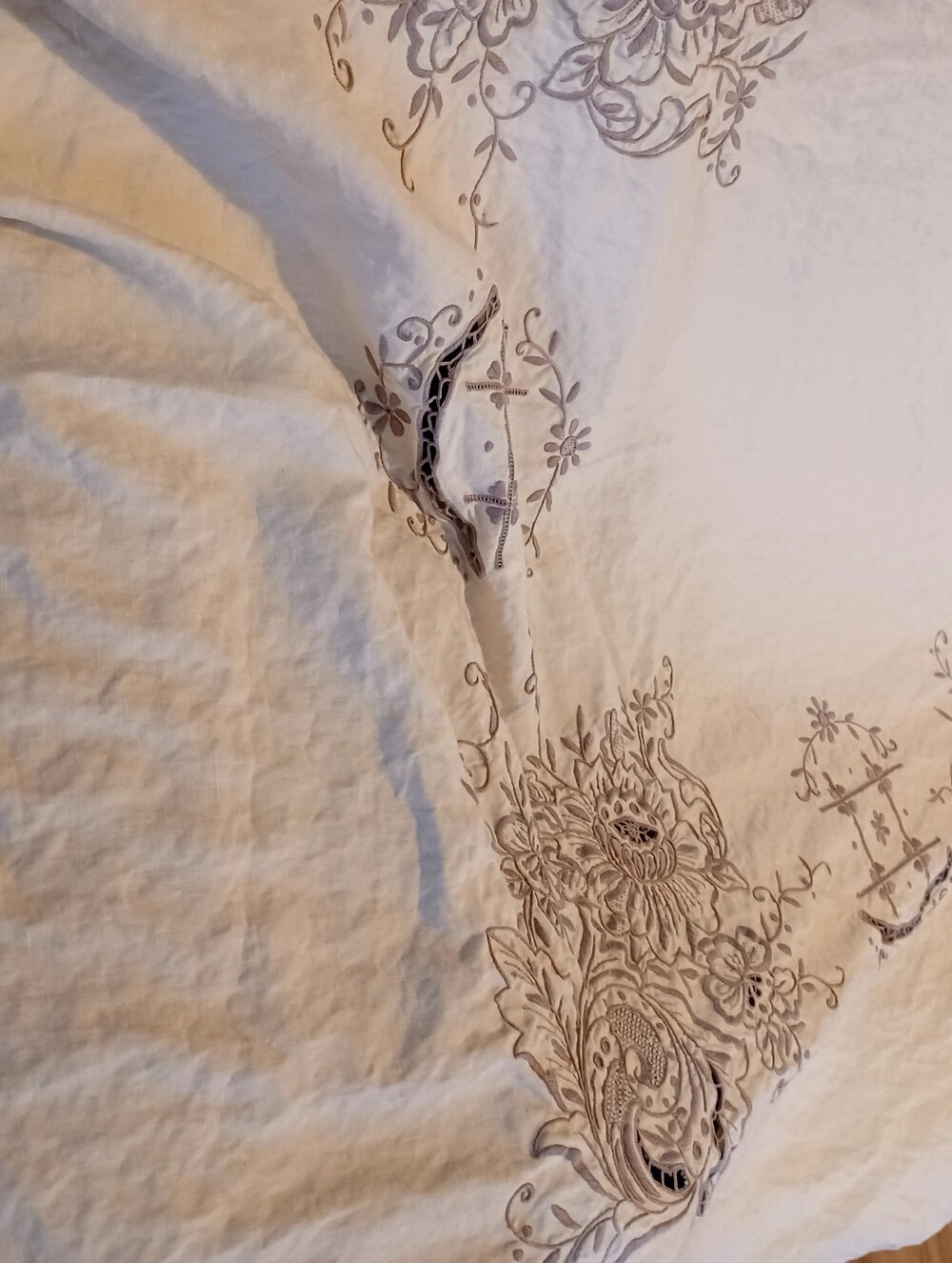 Table Cloth - Picture 4 of 4